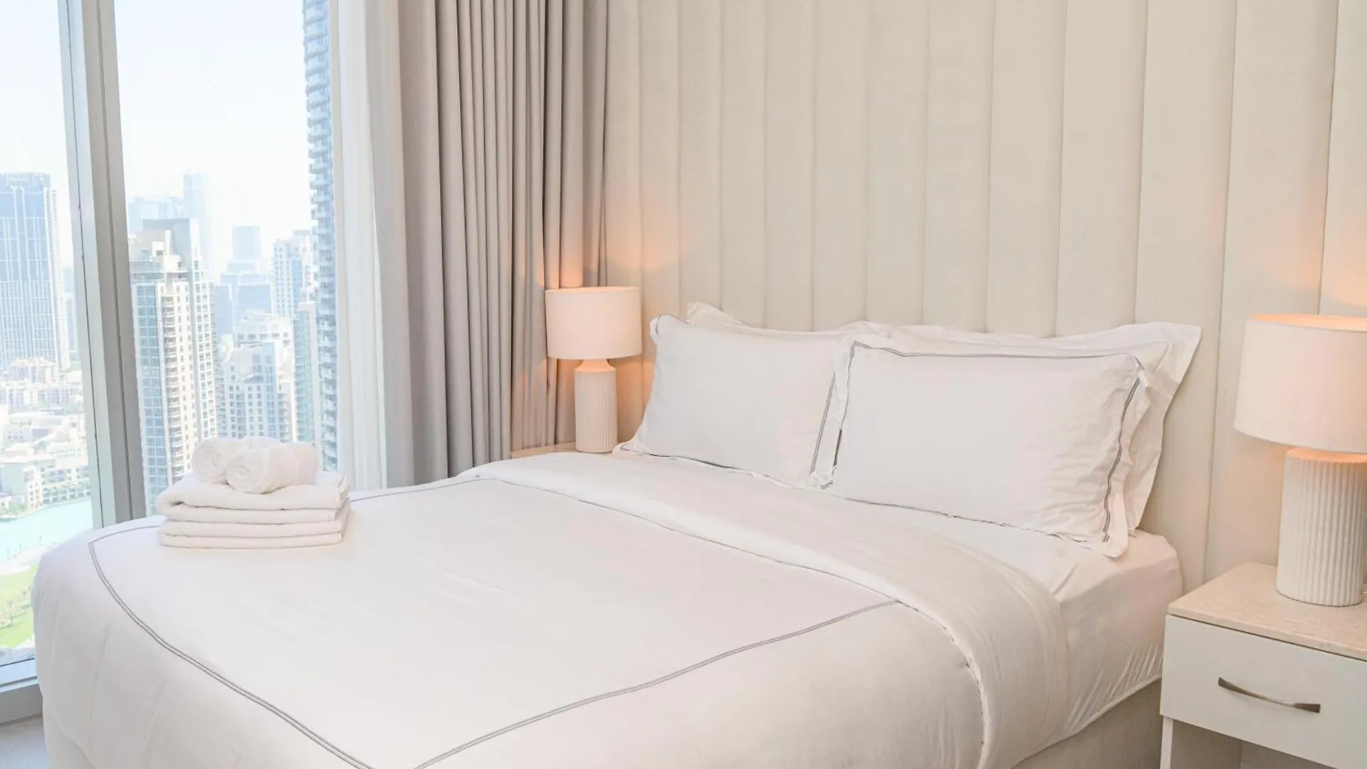 Ibia Homes - Stylish Downtown Dubai Escape 3Br With City Views